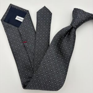 P0021 GrĂ¥ prikket slips