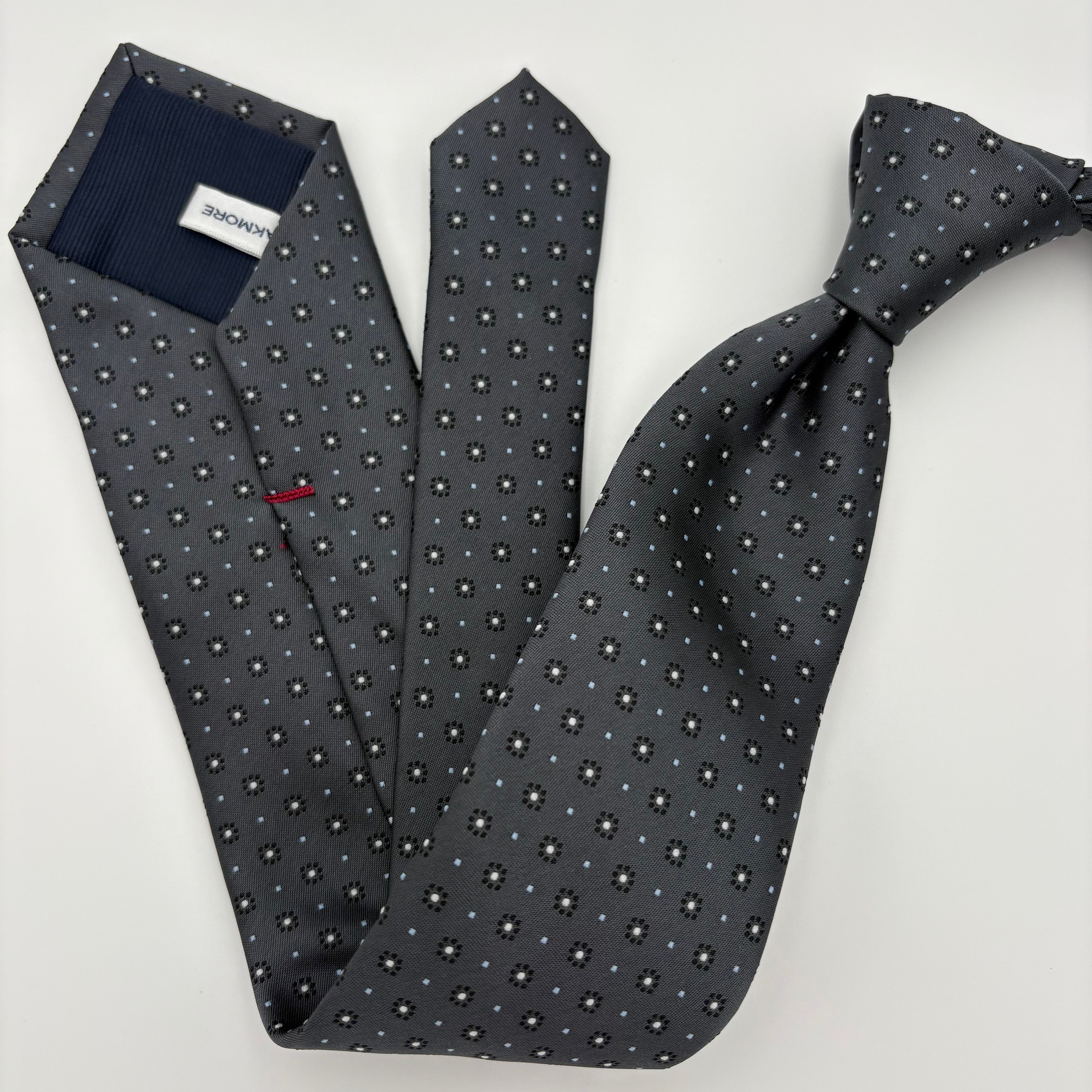 P0021 GrĂ¥ prikket slips