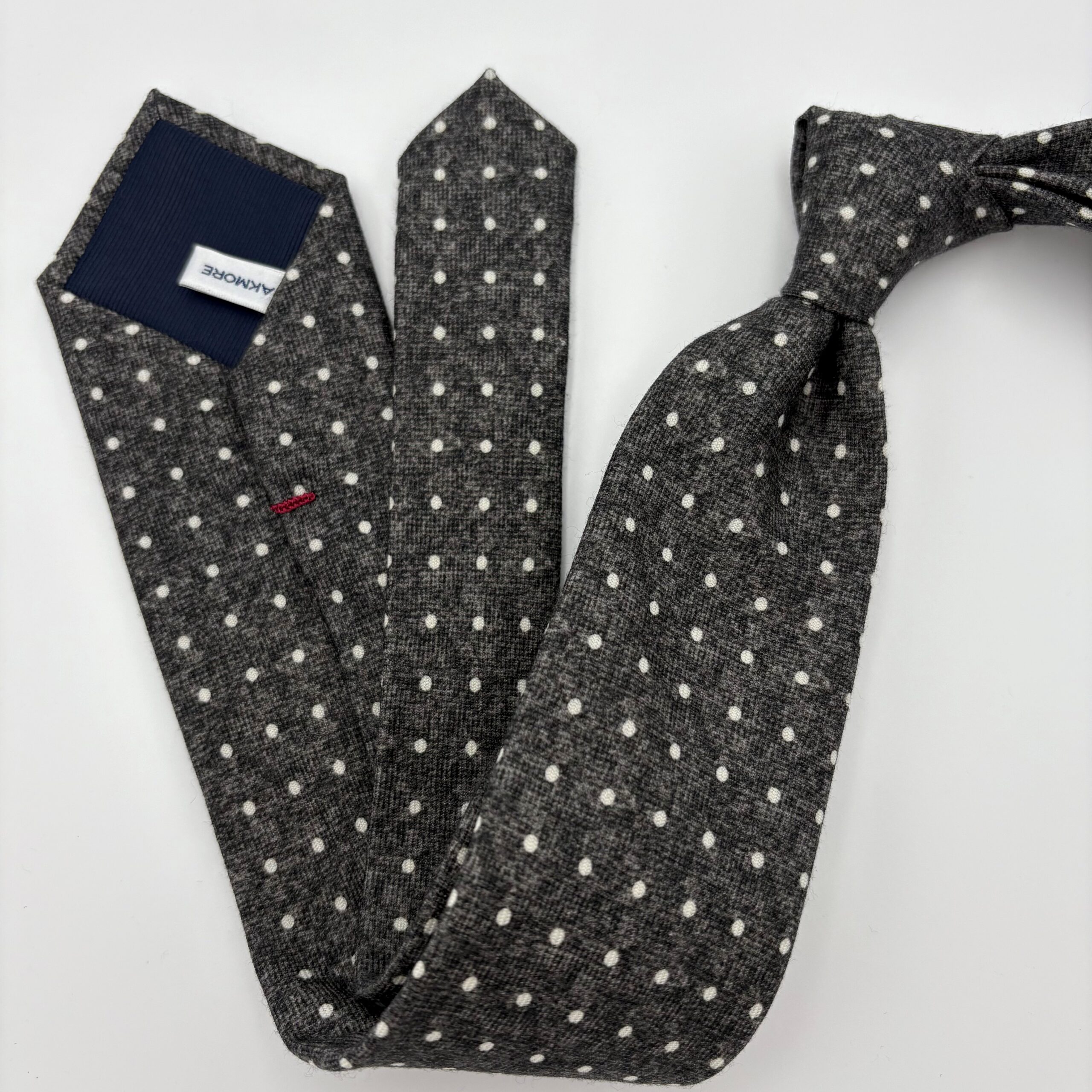 W0002 GrĂ¥ prikket slips